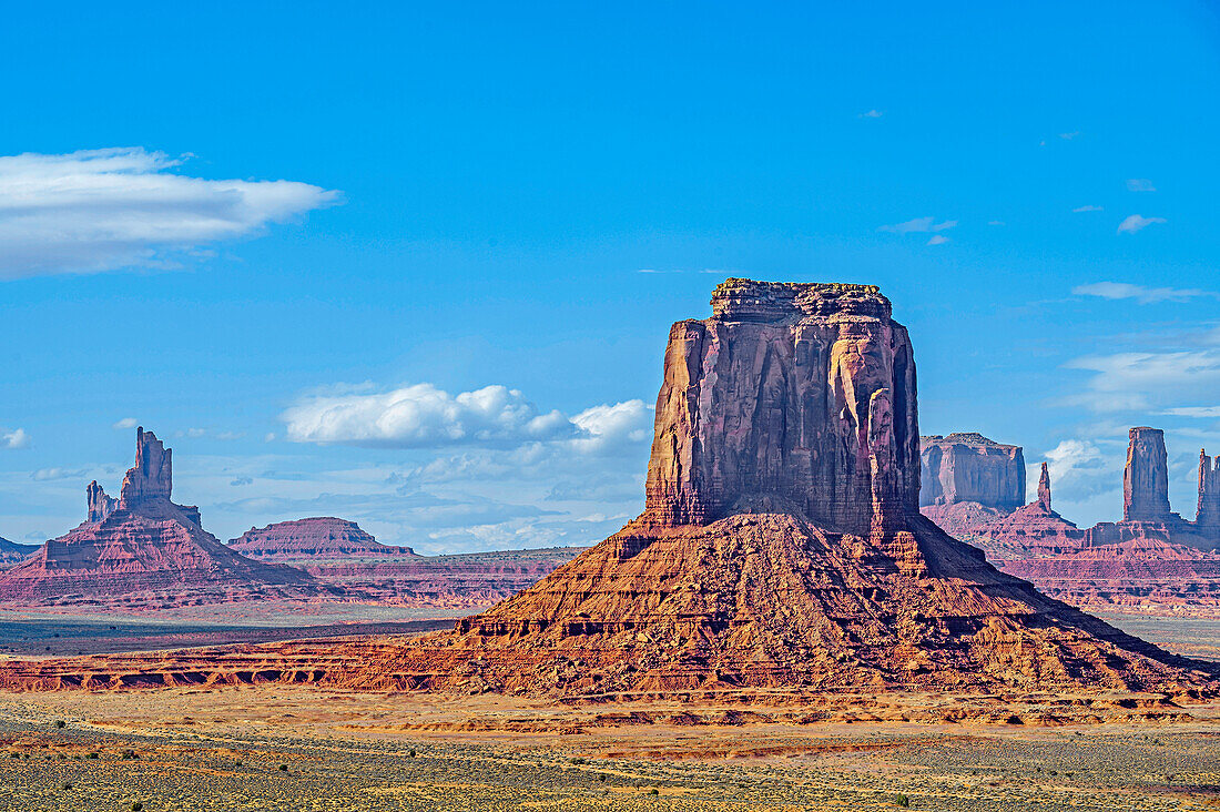 Blick auf Felsformationen im Monument Valley, Arizona, USA, Vereinigte Staaten