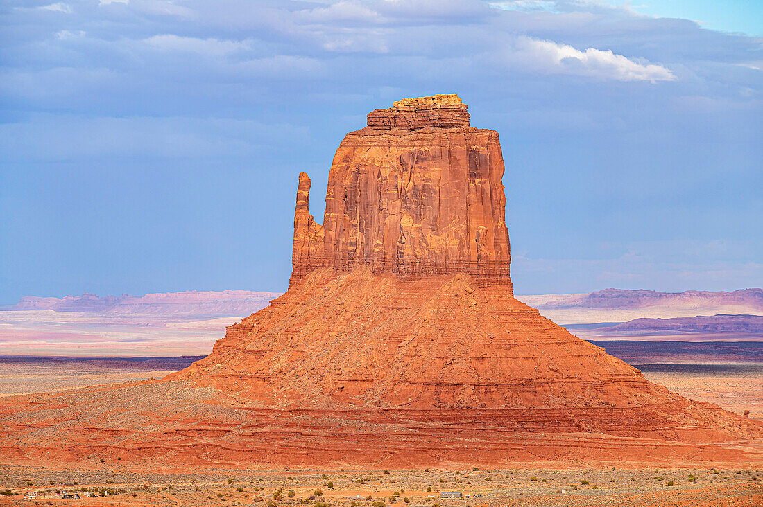 Blick zur Felsformation East Mitten Butte, Monument Valley, Arizona, USA, Vereinigte Staaten