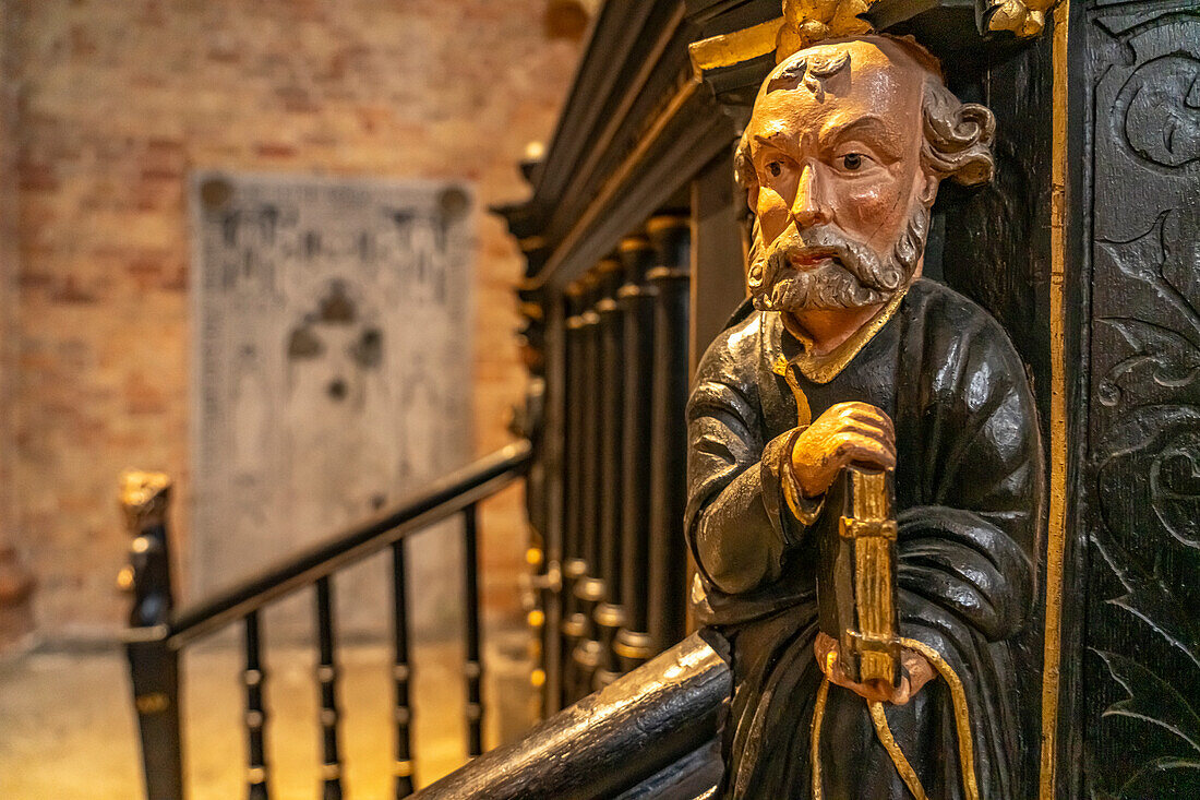  Detail in the interior of Ratzeburg Cathedral, Ratzeburg, Schleswig-Holstein, Germany  