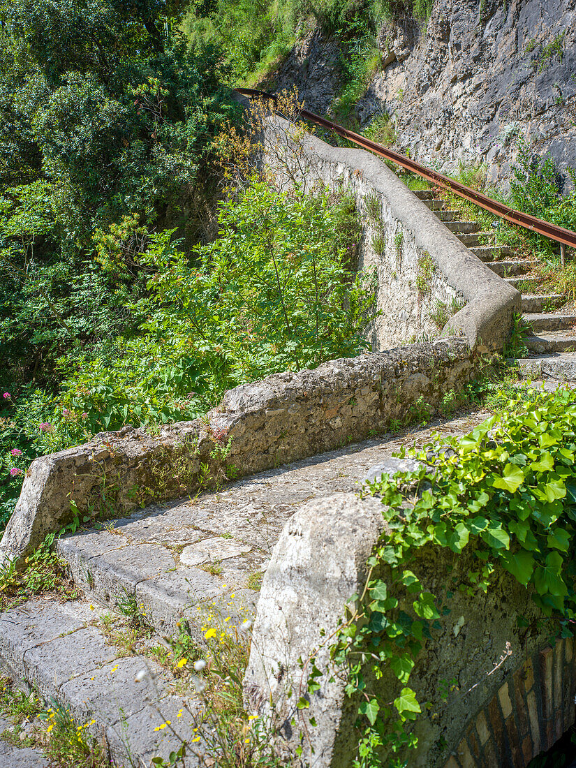 Weg an der Amalfiküste, Amalfi, Salerno, Amalfiküste, Kampanien, Süditalien, Italien, Europa, Mittelmeer