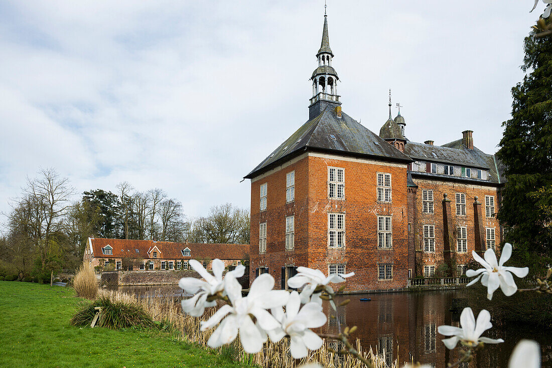  Moated castle, Gödens Castle, Sande, Friesland, East Frisia, Lower Saxony, Germany 