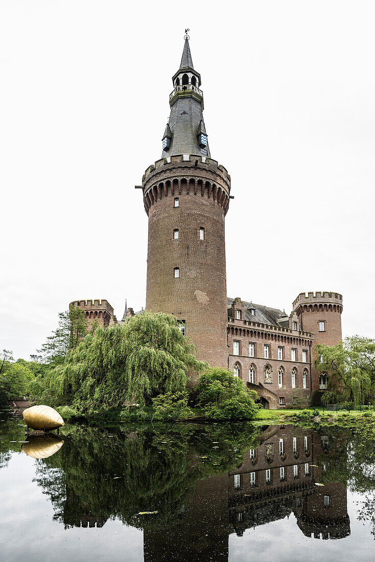  Moyland Castle, moated castle, museum for modern art, Bedburg-Hau, Lower Rhine, North Rhine-Westphalia, Germany 