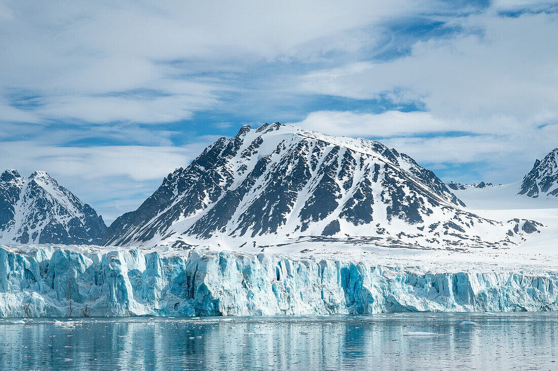  View of the edge of the Lilliehookbreen, Spitsbergen, Svalbard, Norway, Arctic 