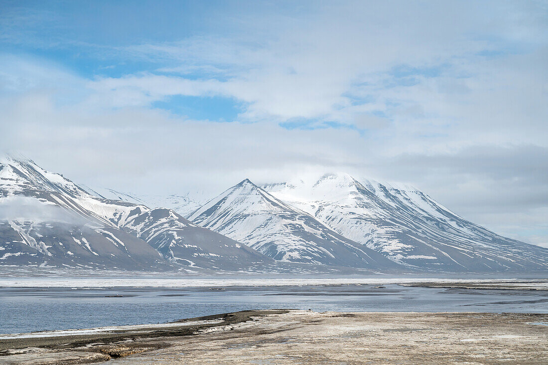  View of the landscape of Adventdalen in Longyarbyen, Spitsbergen Svalbard, Norway, Arctic 