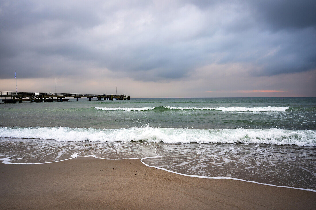  Sea bridge in the morning in the Baltic Sea resort of Dahme, Baltic Sea, Sea, Ostholstein, Schleswig-Holstein, Germany 