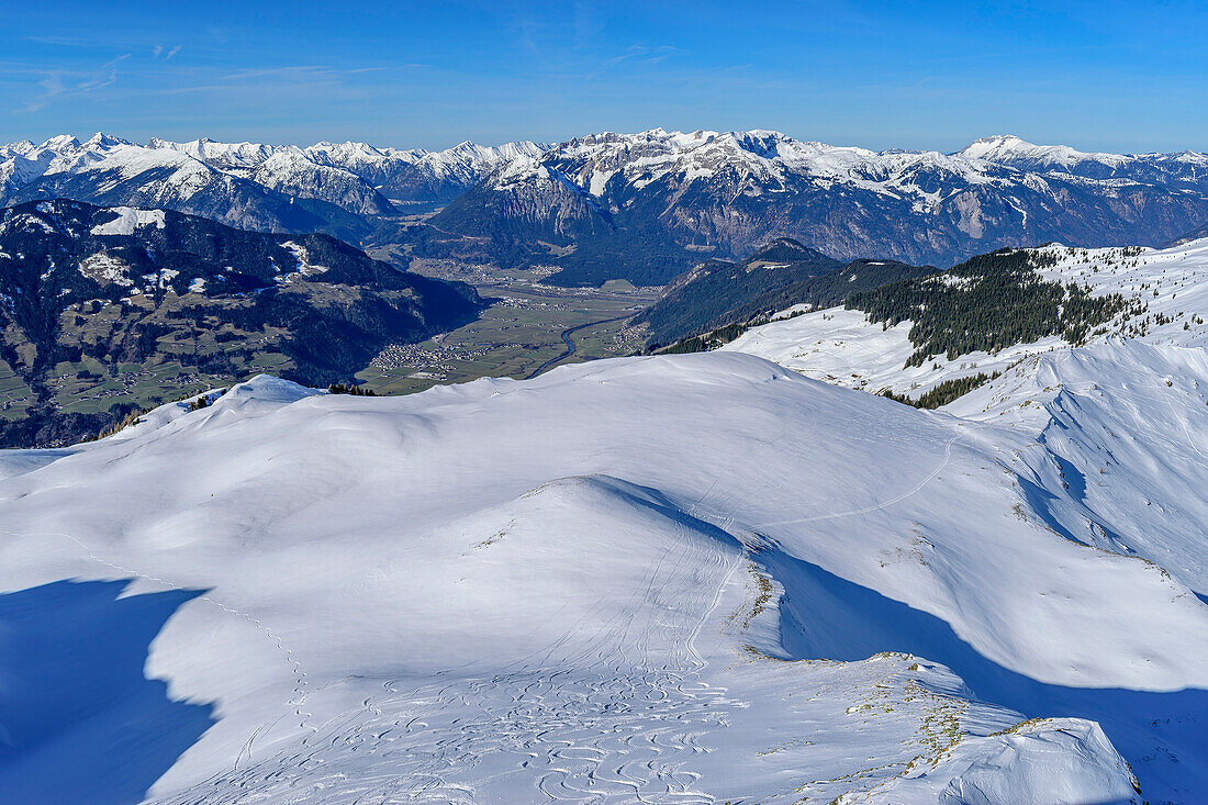 Blick vom Standkopf über Zillertal auf Karwendel und Rofan, Standkopf, Kitzbüheler Alpen, Tirol, Österreich