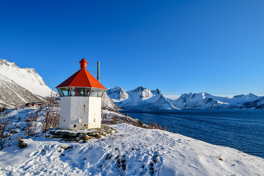 Leuchtturm vor Husoy, Husoy, Senja, Troms, Norwegen