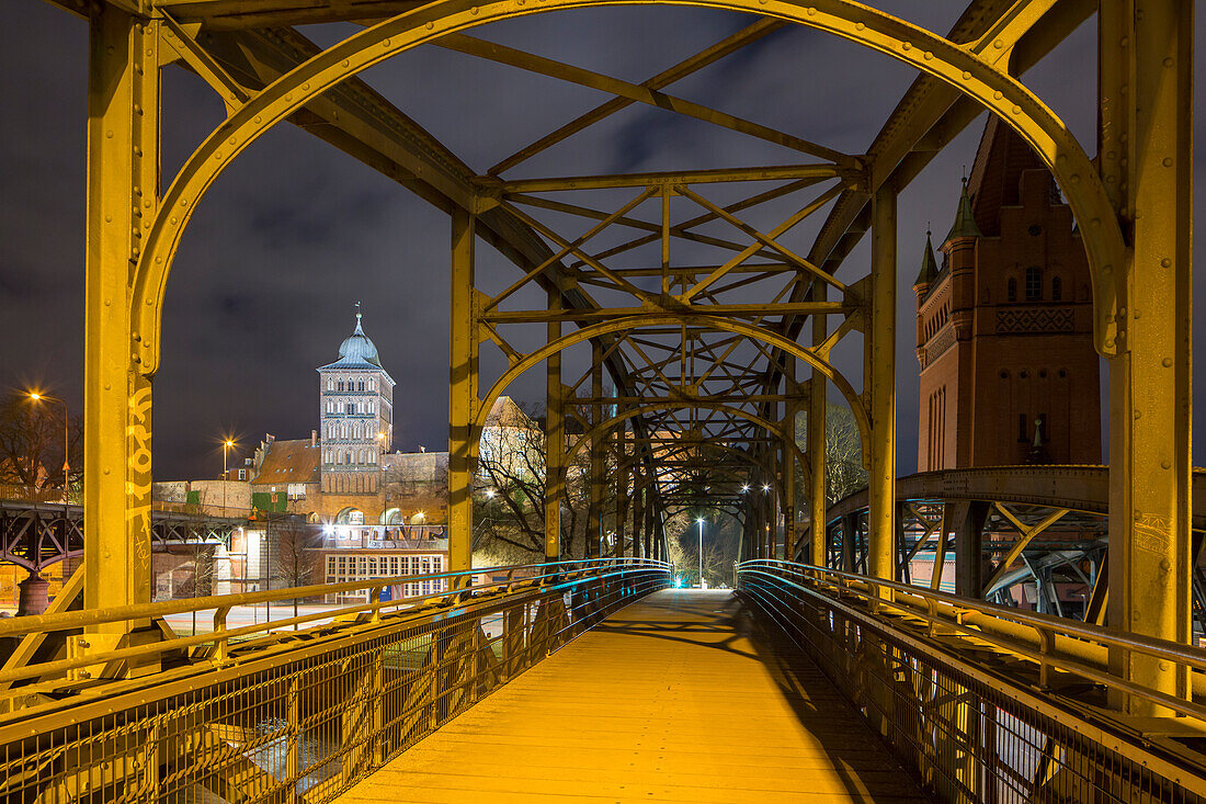  Castle gate at night, Hanseatic City of Luebeck, Schleswig-Holstein, Germany 