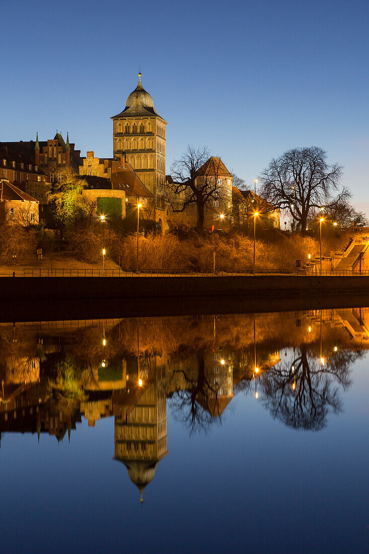  Castle gate at night, Hanseatic City of Luebeck, Schleswig-Holstein, Germany 