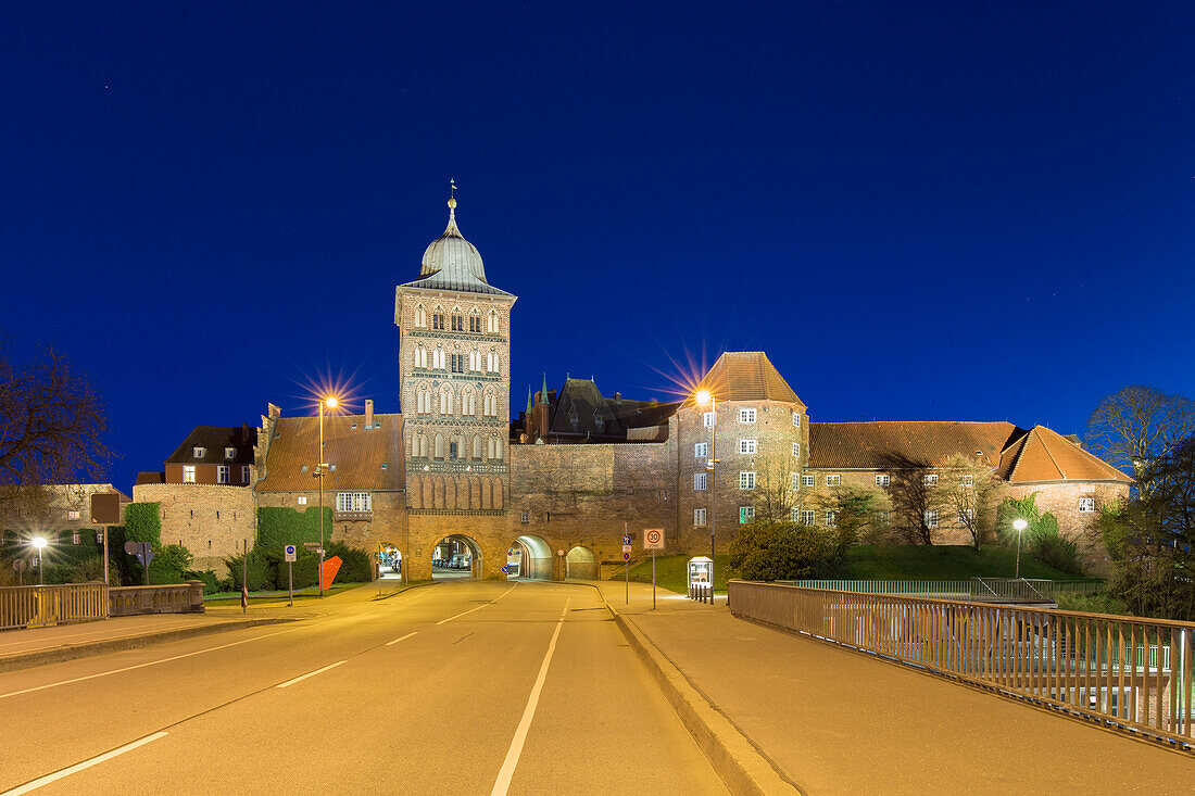  Castle gate at night, Hanseatic City of Luebeck, Schleswig-Holstein, Germany 