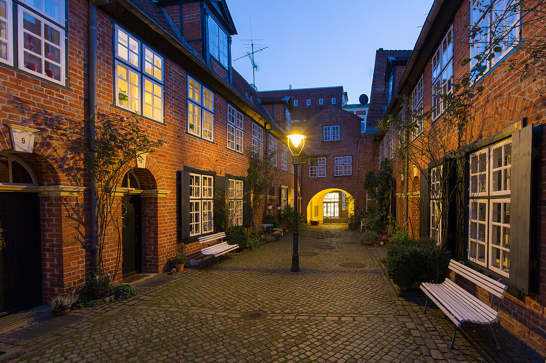 Haasenhof in der Nacht, Hansestadt Lübeck, Schleswig-Holstein, Deutschland