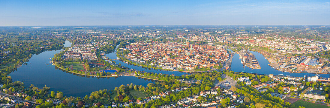 Blick auf die Altsadt und Kirchen von Lübeck, Hansestadt Lübeck, Schleswig-Holstein, Deutschland