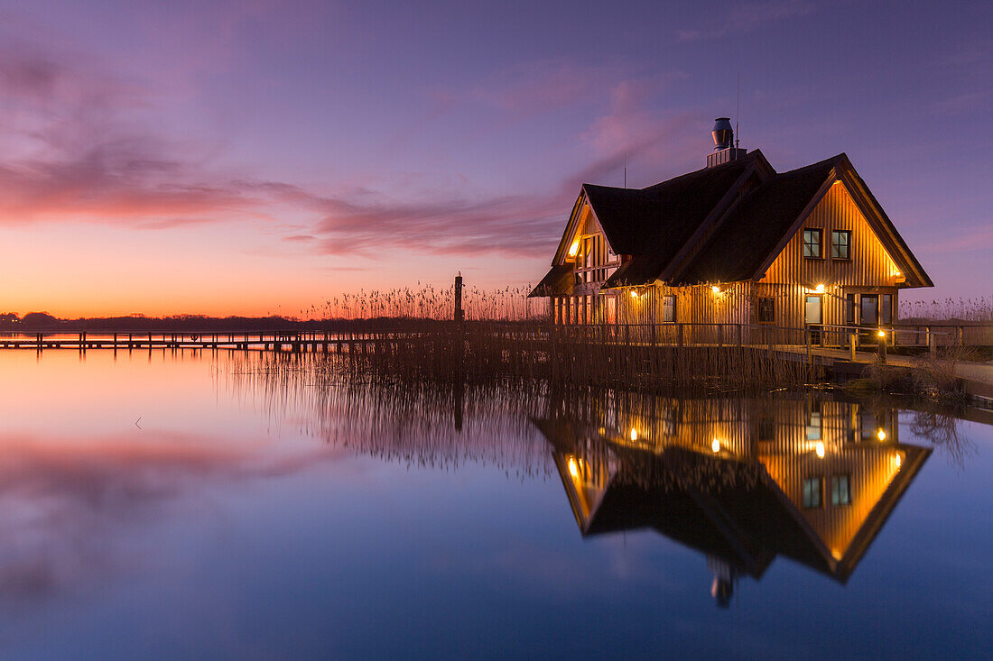  Fisherman&#39;s house at Hemmelsdorfer See at sunrise, spring, Schleswig-Holstein, Germany 