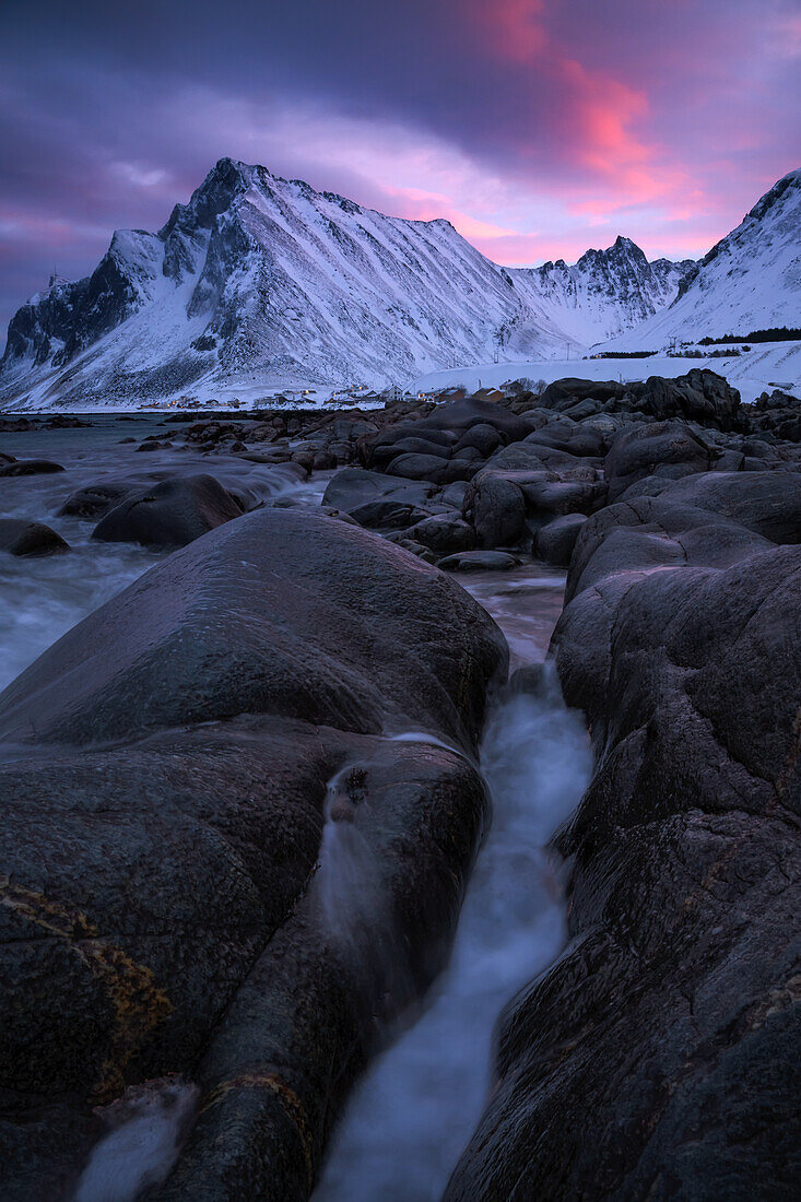 Winterliche Dämmerung, Lofoten, Norwegen