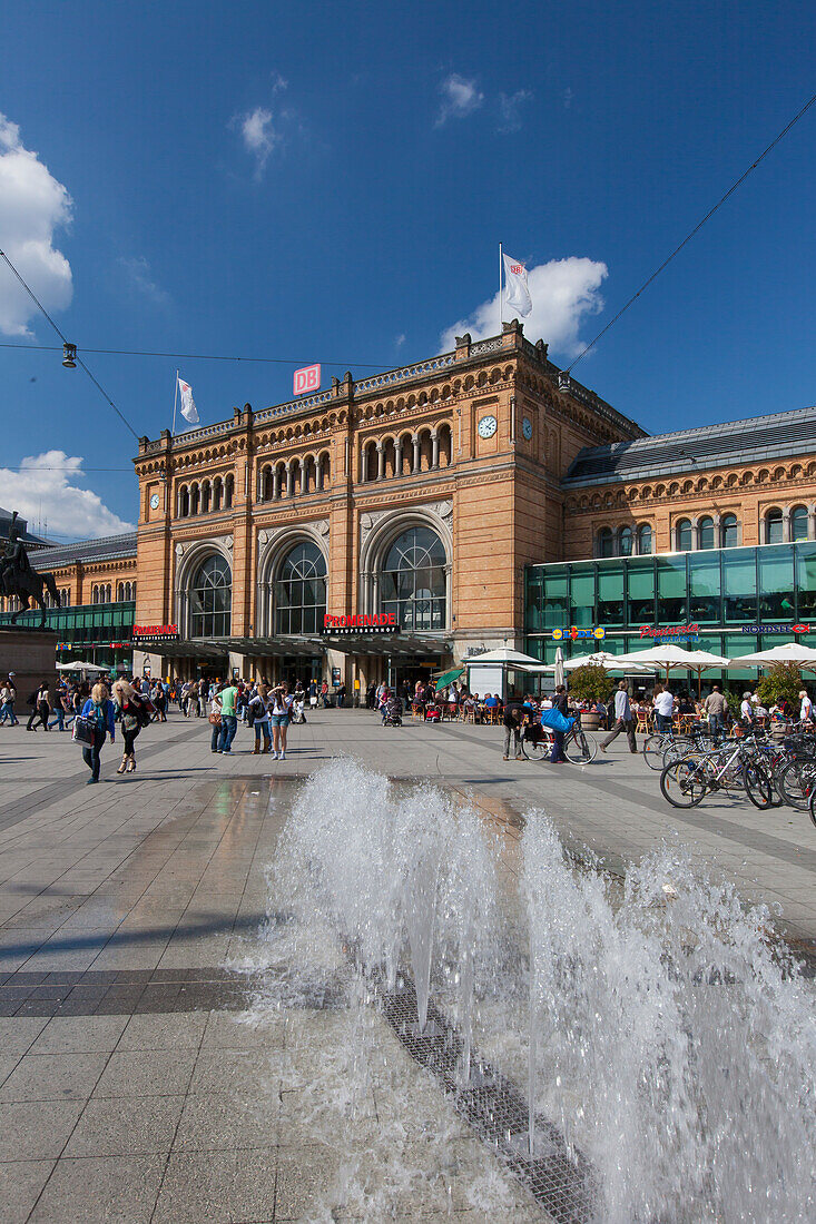  Train station, water features, Ernst-August-Platz, Hanover, Lower Saxony, Germany 