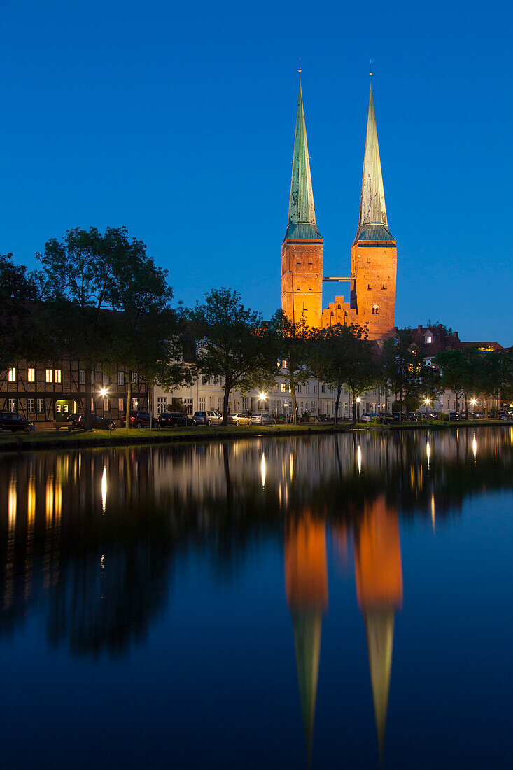  Cathedral church in the evening light, Hanseatic City of Lübeck, Schleswig-Holstein, Germany 