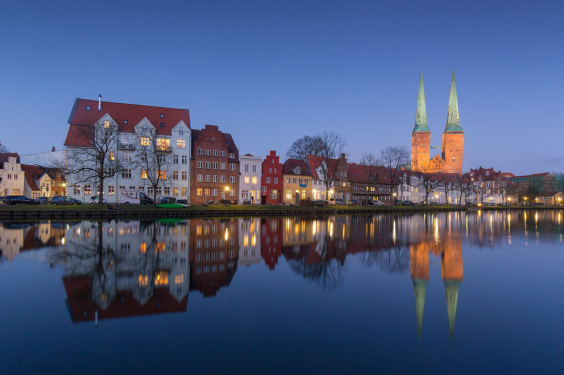  Cathedral church in the evening light, Hanseatic City of Lübeck, Schleswig-Holstein, Germany 