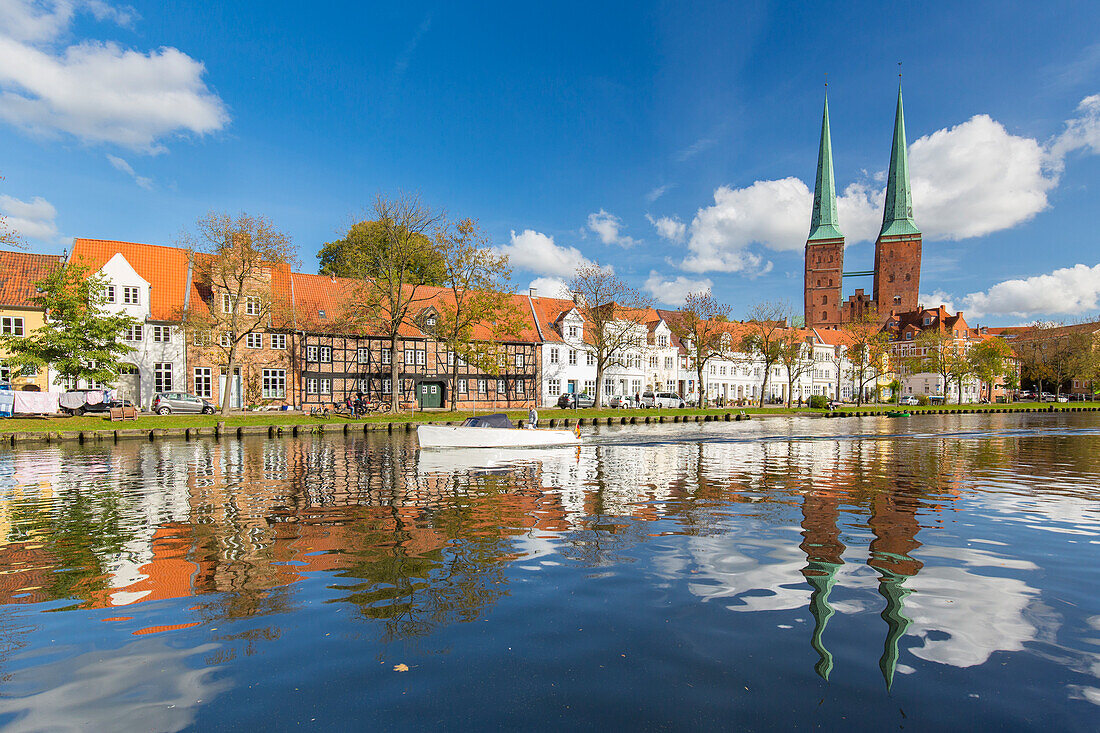  Cathedral church with the Obertrave, Hanseatic City of Lübeck, Schleswig-Holstein, Germany 