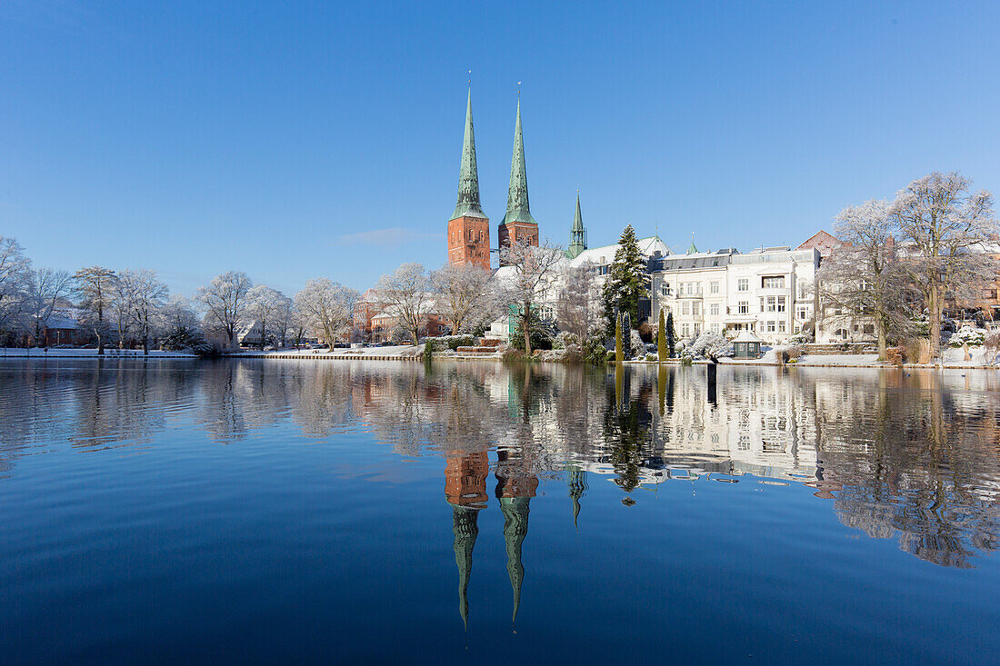  Cathedral church with reflection, winter, Hanseatic City of Luebeck, Schleswig-Holstein, Germany 