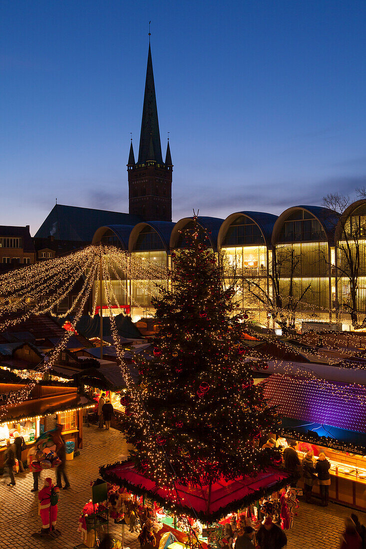 Weihnachtsmarkt, St. Petri Kirche, Hansestadt Lübeck, Schleswig-Holstein, Deutschland