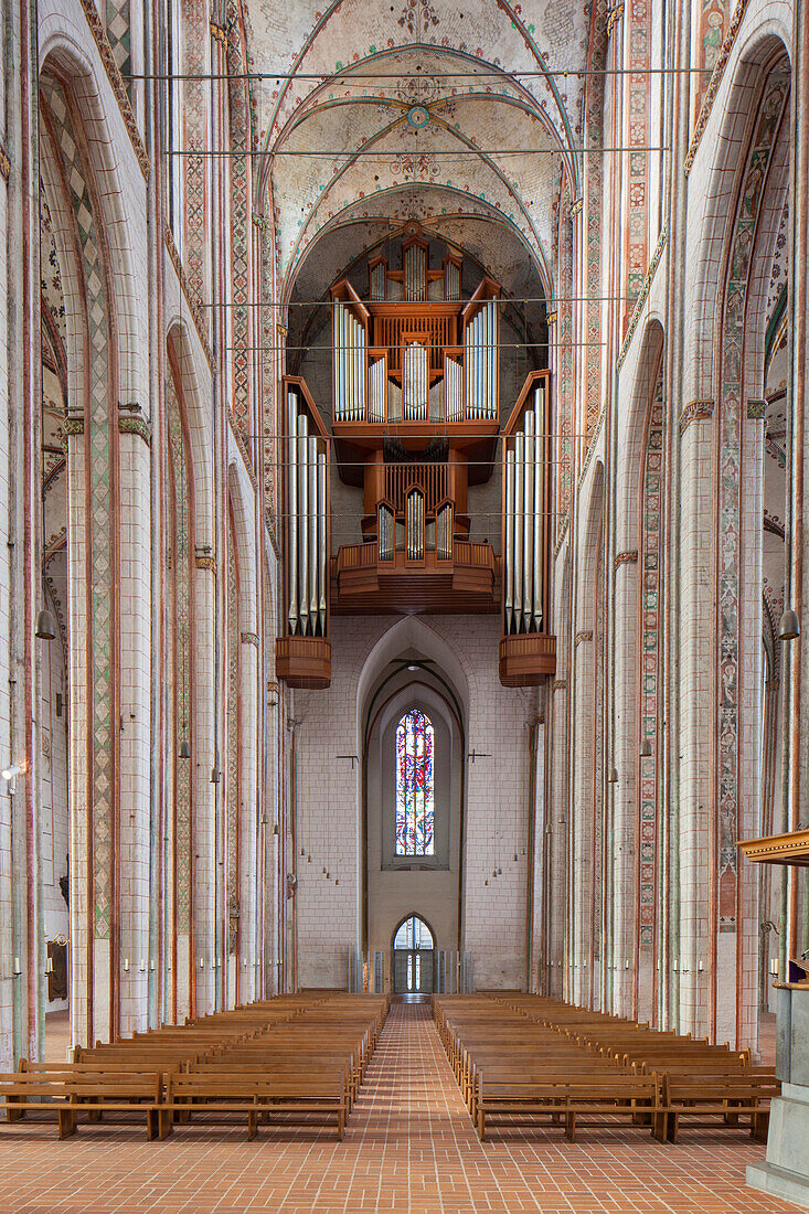  St. Mary&#39;s Church, interior with organ, Hanseatic City of Luebeck, Schleswig-Holstein, Germany 