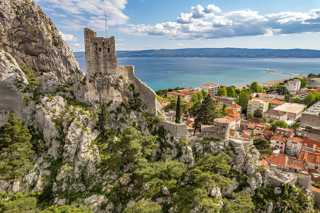  The old town of Omis with the ruins of the fortress Mirabella or Peovica seen from above, Croatia, Europe  