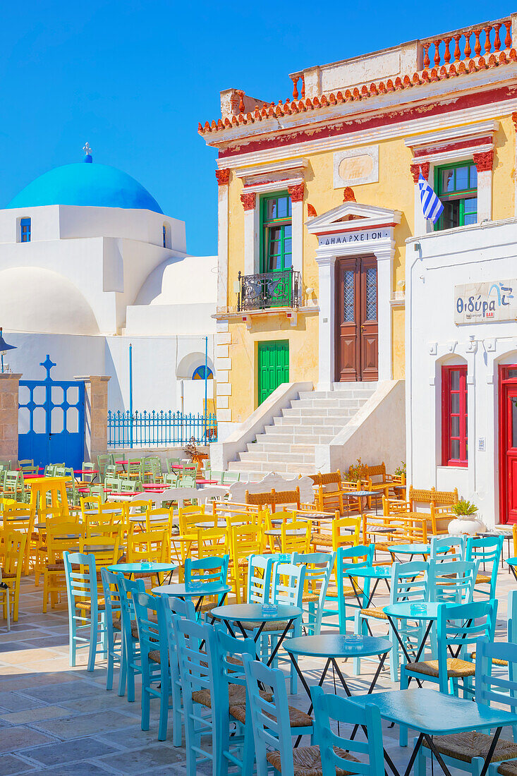 Hauptplatz von Chora mit Restaurants, Chora, Insel Serifos, Kykladen, Griechenland