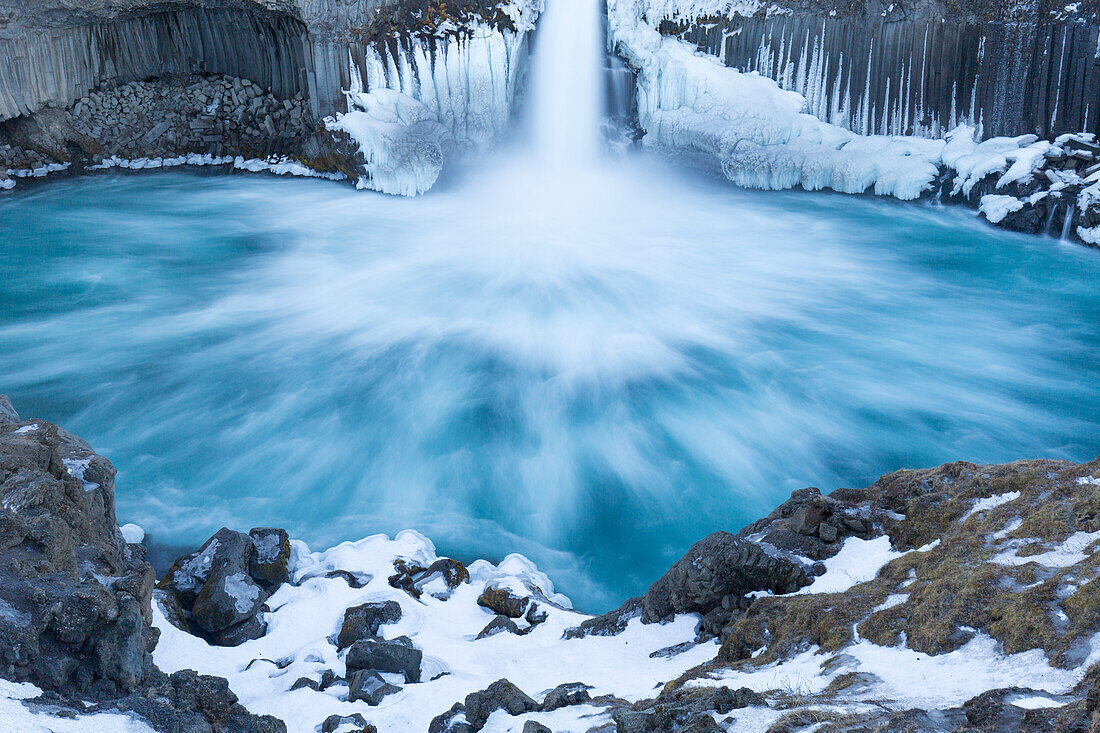Wasserfall Aldeyjarfoss im Hochland, Winter, Nordurland eystra, Island