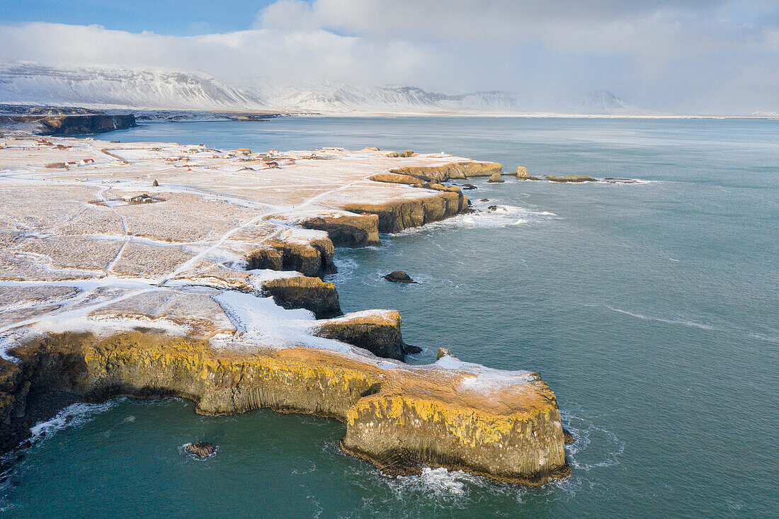 Basaltgestein an der Küste von Arnarstapi, Snaefellsnes, Island