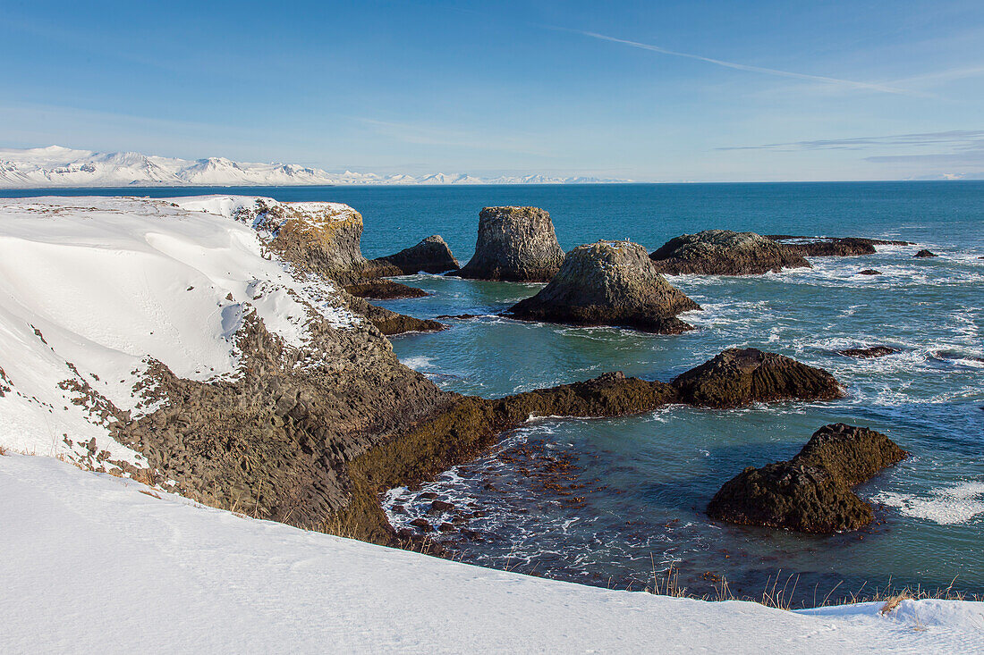 Basaltgestein an der Küste von Arnarstapi, Snaefellsnes, Island