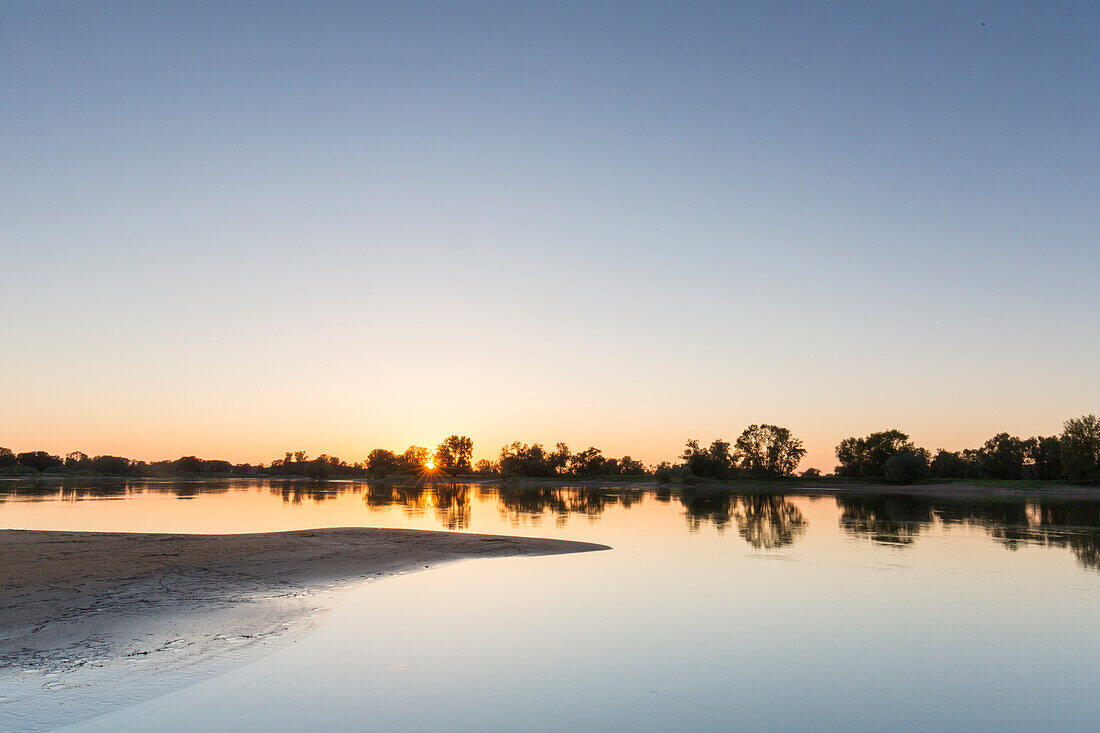  Evening mood on the Elbe, Elbe River Landscape Biosphere Reserve, Lower Saxony, Germany 