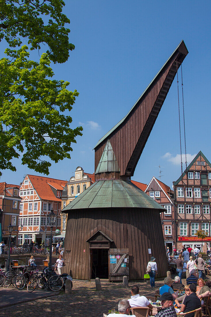 Holztretkran am Altstadt-Hafen, Hansestadt Stade, Altes Land, Niedersachsen, Deutschland