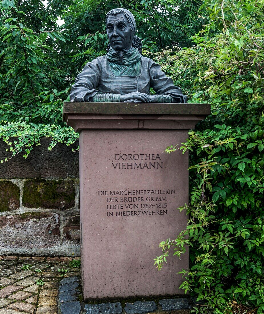 Statue Dorothea Viehmann, Märchenplatz, Märchenviertel Niederzwehren, Kassel, Hessen, Deutschland