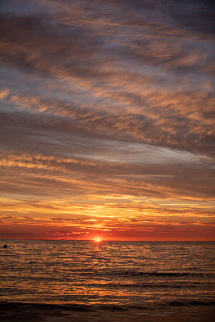  Sunset on the Darß, Ahrenshoop, Baltic Sea, Fischland, Darß, Zingst, Vorpommern-Rügen district, Mecklenburg-Vorpommern, Western Pomerania region, Germany, Europe 