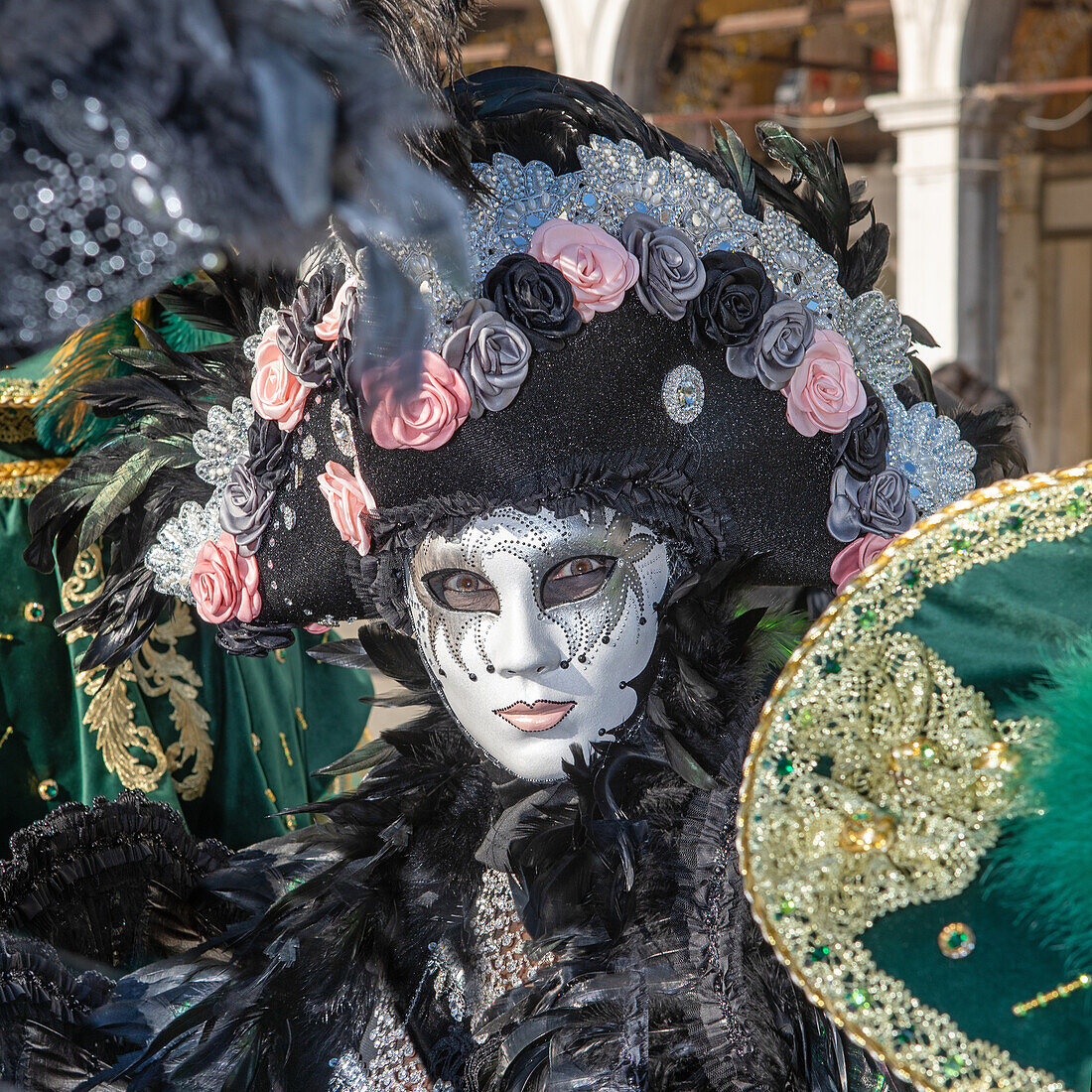  Mask on St. Mark&#39;s Square during the Carnival in Venice, Venice, Veneto, Northern Italy, Italy, Europe 