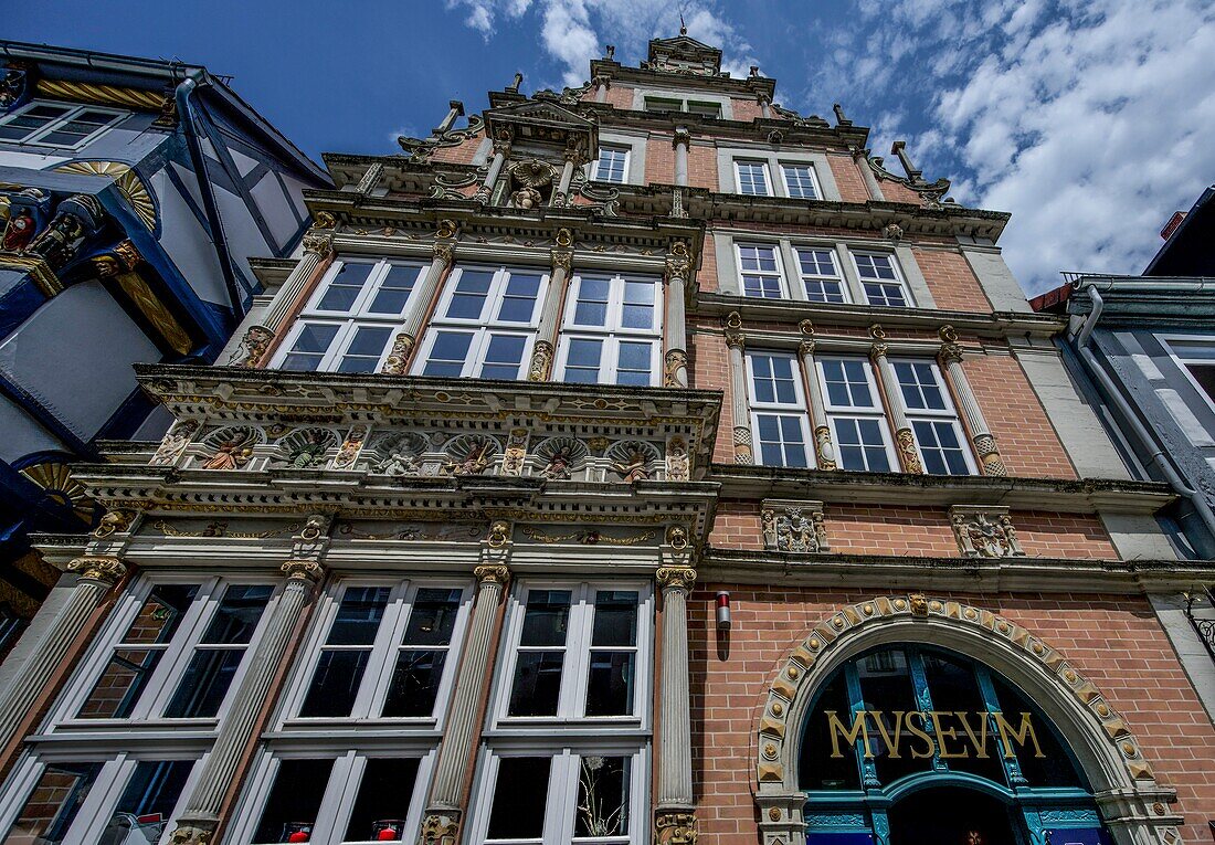  Leist-Haus (1585) in Osterstraße, Museum Hameln, Old Town of Hameln, Lower Saxony, Germany 