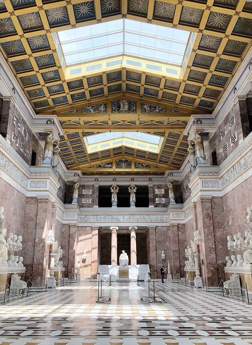 Decke und Innenraum der Walhalla in Donaustauf bei Regensburg, Bayern, Deutschland