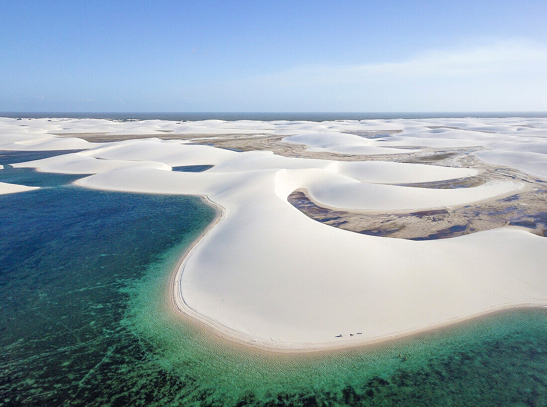  Süßwasserlagunen inmitten von Sanddünen, Nationalpark Lencois Maranhenses, Brasilien 