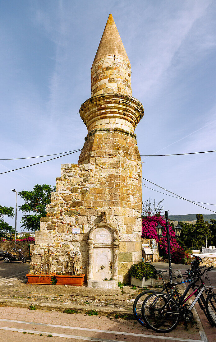 Minarett der einstigen Moschee Eski Cami in Kos-Stadt auf der Insel Kos in Griechenland