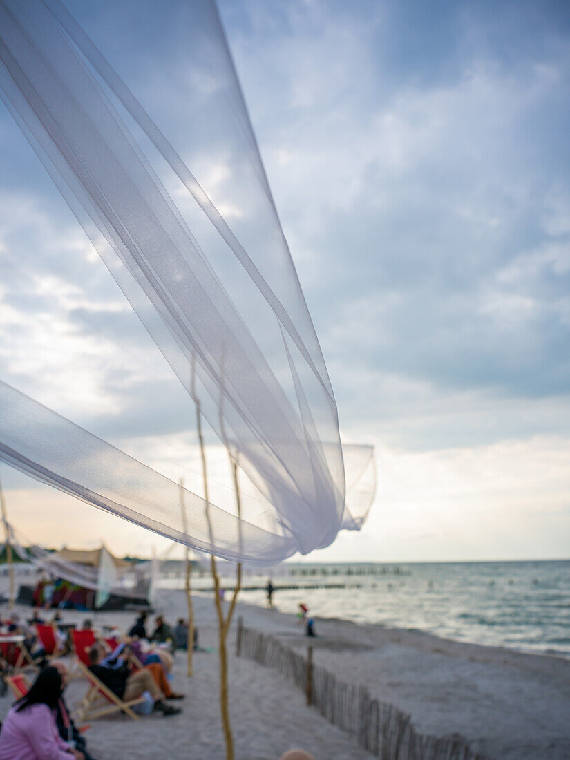  An evening at the beach bar next to the pier, Zingst, Darß, Fischland, Baltic Sea, Mecklenburg-Western Pomerania, Germany, Europe 