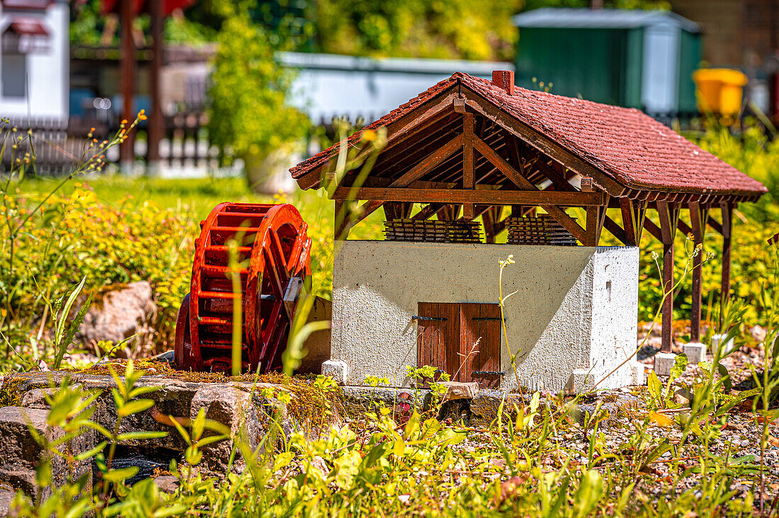 Mühlen Miniaturpark an der Robertsmühle im Mühltal in der Nähe von Eisenberg in Thüringen, Kursdorf, Saale-Holzland-Kreis, Thüringen, Deutschland