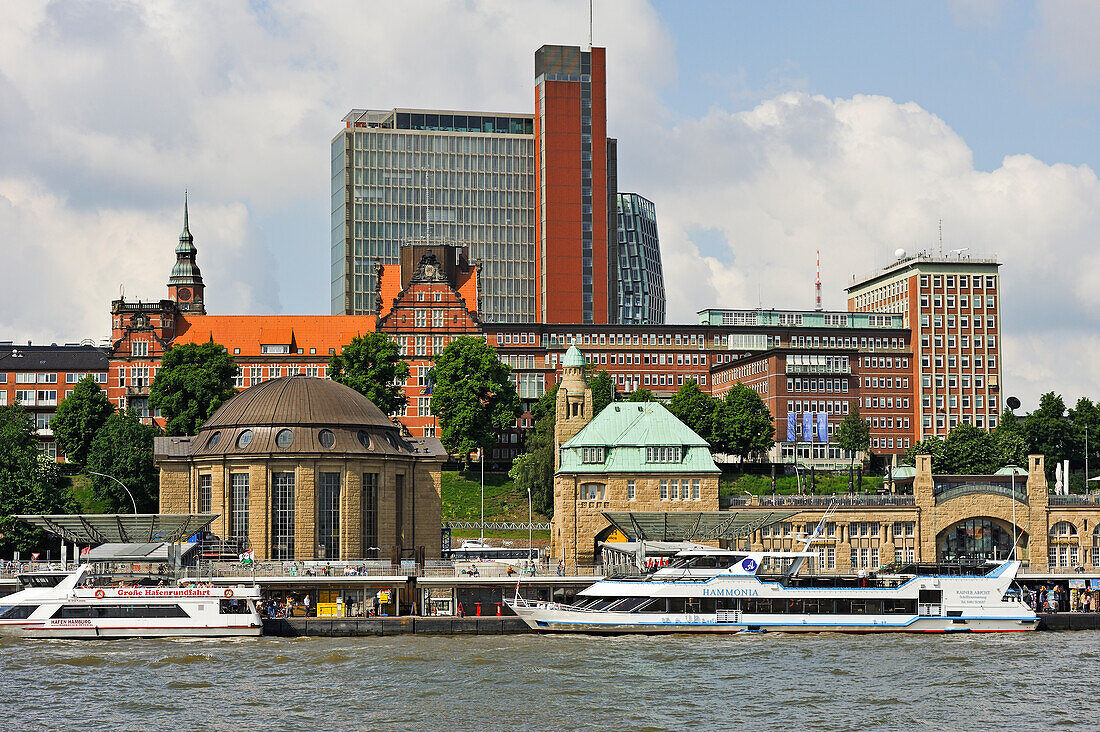  Elbufer mit dem St. Pauli-Tunnel-Eingangsgebäude (Rotunde), Hamburg, Deutschland, Europa 