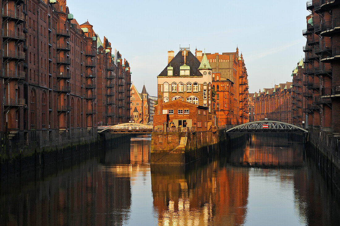 tea house and restaurant Wasserschloss in the warehouse district (Speicherstadt) viewed from the PoggenmuhlenBrucke bridge, HafenCity quarter, Hamburg, Germany, Europe