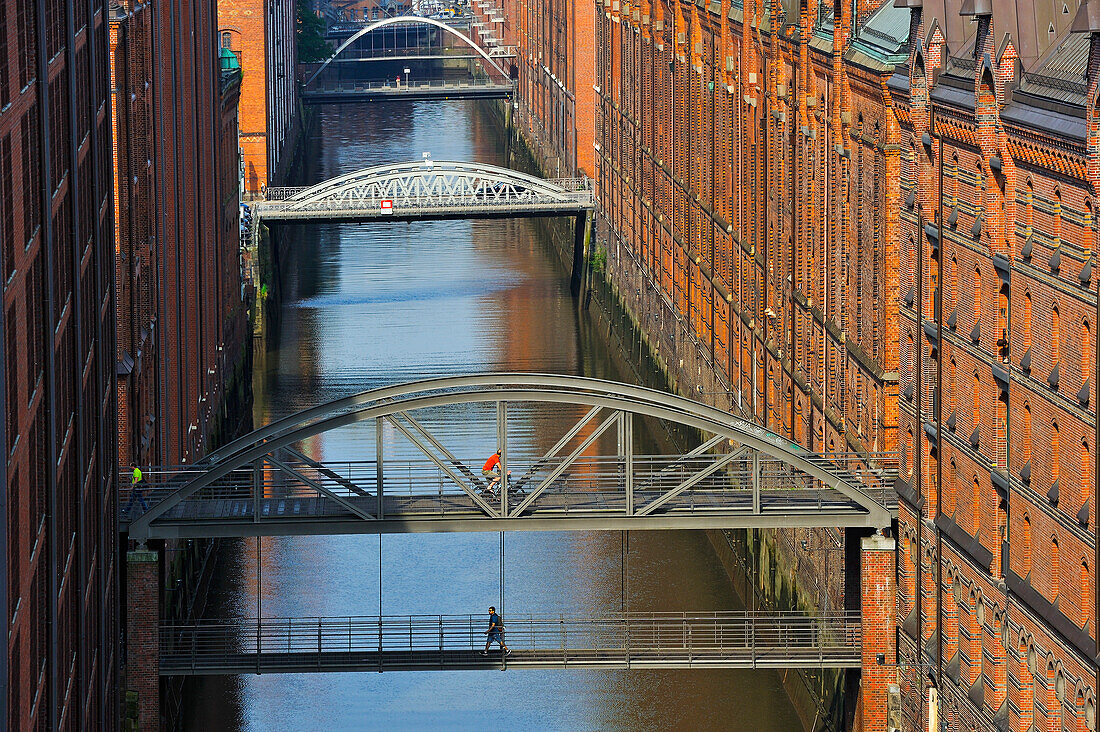 Brookfleet-Kanal in der Speicherstadt (Stadt der Lagerhäuser) von oben, HafenCity, Hamburg, Deutschland, Europa