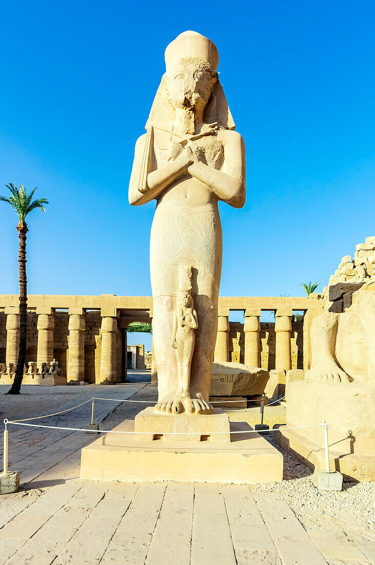  The Luxor Temple is a large ancient Egyptian temple complex on the east bank of the Nile in Luxor  