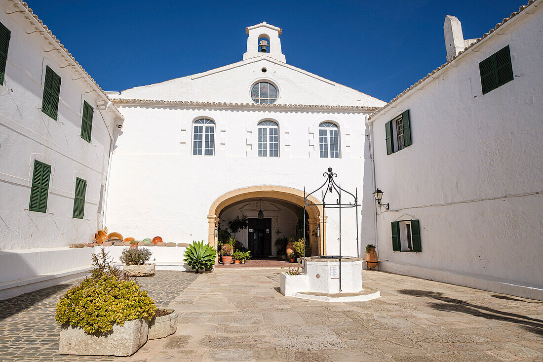  Heiligtum der Virgen del Toro, Gipfel des Monte Toro, Mercadal, Menorca, Balearen, Spanien 