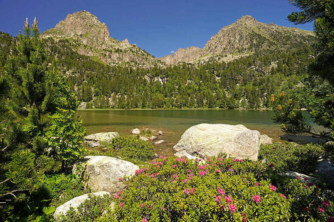  The Estany de Ratera lake in the Aigüestortes i Estany de Sant Maurici National Park, Catalonia, Spain, Europe 