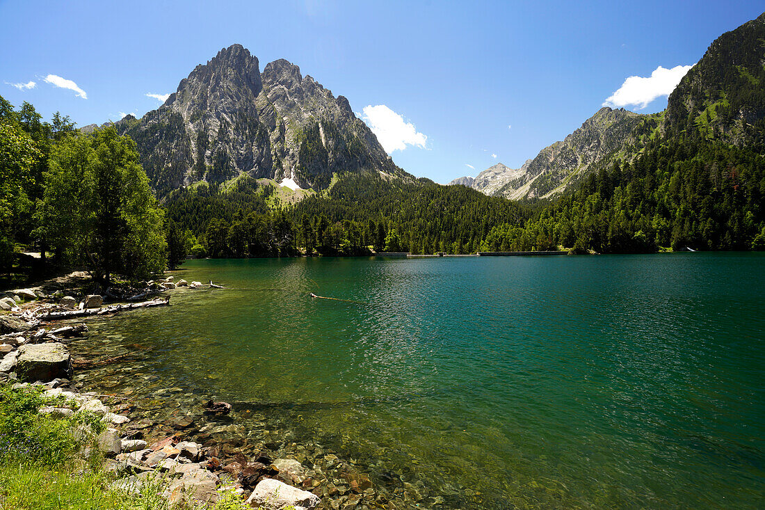  The Estany de Sant Maurici lake and the Els Encantats mountain range in the Aigüestortes i Estany de Sant Maurici National Park, Catalonia, Spain, Europe 