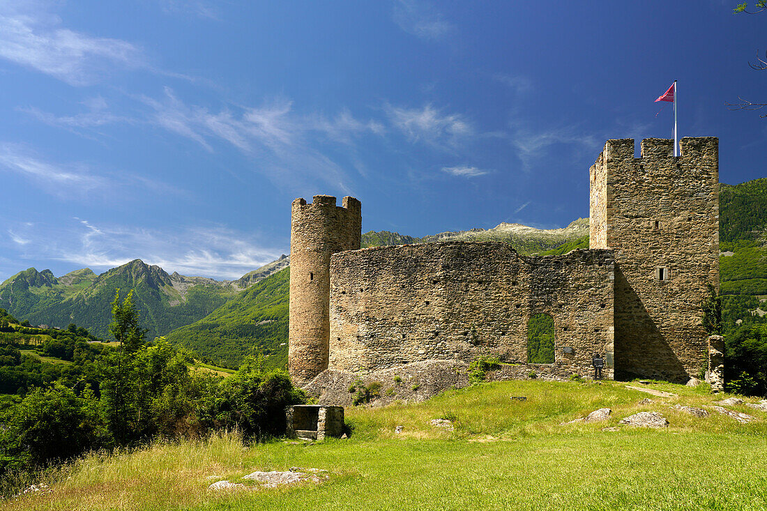  The ruins of Château Sainte-Marie in Esterre and the mountain landscape near Luz-Saint-Sauveur, Pyrenees, France, Europe 