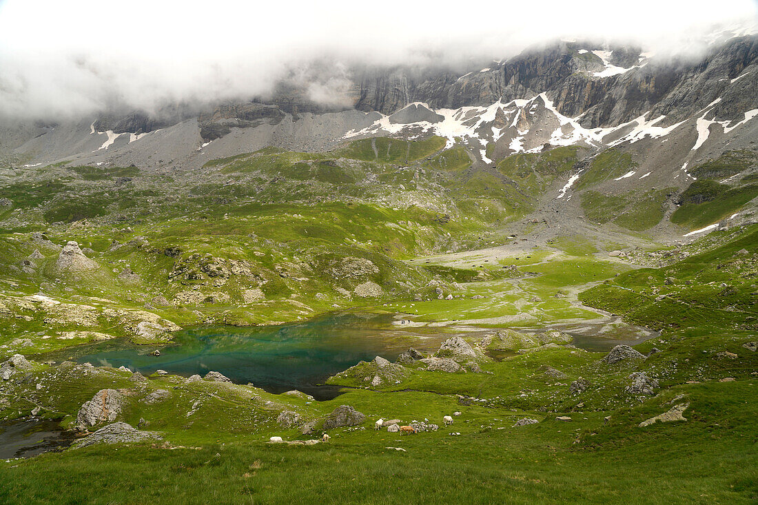  The Lacs des Aires lake in the Cirque de Troumouse valley in the Pyrenees National Park near Gavarnie-Gèdre, France, Europe 